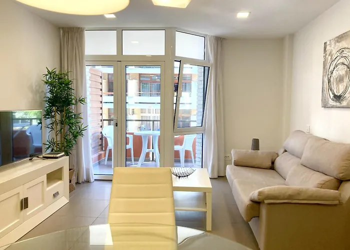 Sagasta Beachfront With Balcony Apartament *